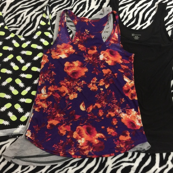All 4 tank tops lot / set / bundle - Picture 5 of 7